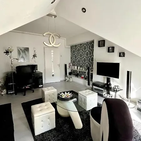 Apartment Retro Haven In *
