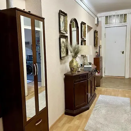 Apartment Retro Haven In *