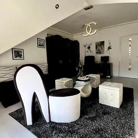 Apartment Retro Haven In *